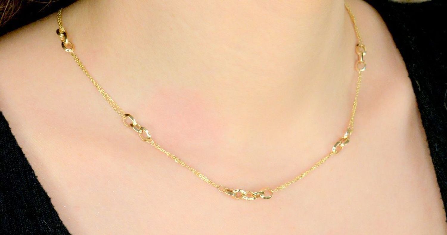 Naszyjnik złoty damski 375 celebrytka NA 3639 375  Delikatny naszyjnik wykonany z wysokiej jakości złota próby 375. Łańcuszek z prostych owalnych ogniw. Złoty naszyjnik idealnie sprawdzi się w.jpg